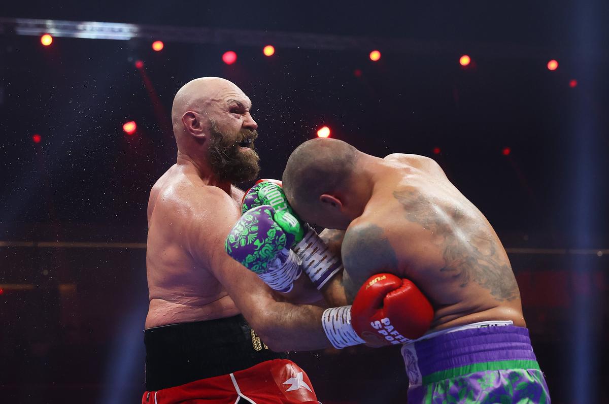 Oleksandr Usyk e REGELE la categoria grea! Victorie în unanimitate după o luptă crâncenă cu Tyson Fury! A fost show în Arabia Saudită