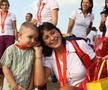 Georgeta Andrunache cu băiețelul, Ștefan, sosire după Jocurile Olimpice 2008 Foto: Cristi Preda