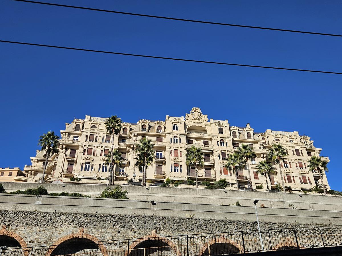 3 detalii din „Genoa mea”, cum a numit-o Dan Șucu » Reporterii Gazetei au luat pulsul orașului: primul impact, real, din stradă, după preluarea clubului italian