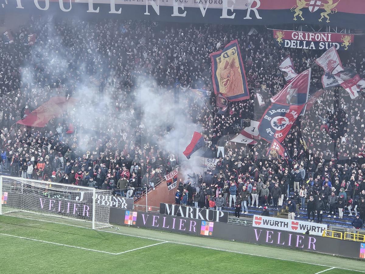 Atmosferă la Genoa - Napoli
