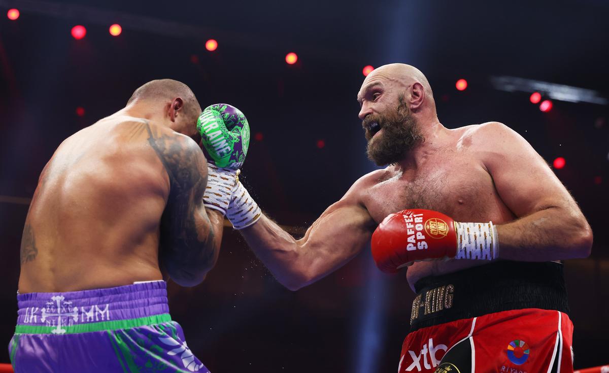 Oleksandr Usyk e REGELE la categoria grea! Victorie în unanimitate după o luptă crâncenă cu Tyson Fury! A fost show în Arabia Saudită