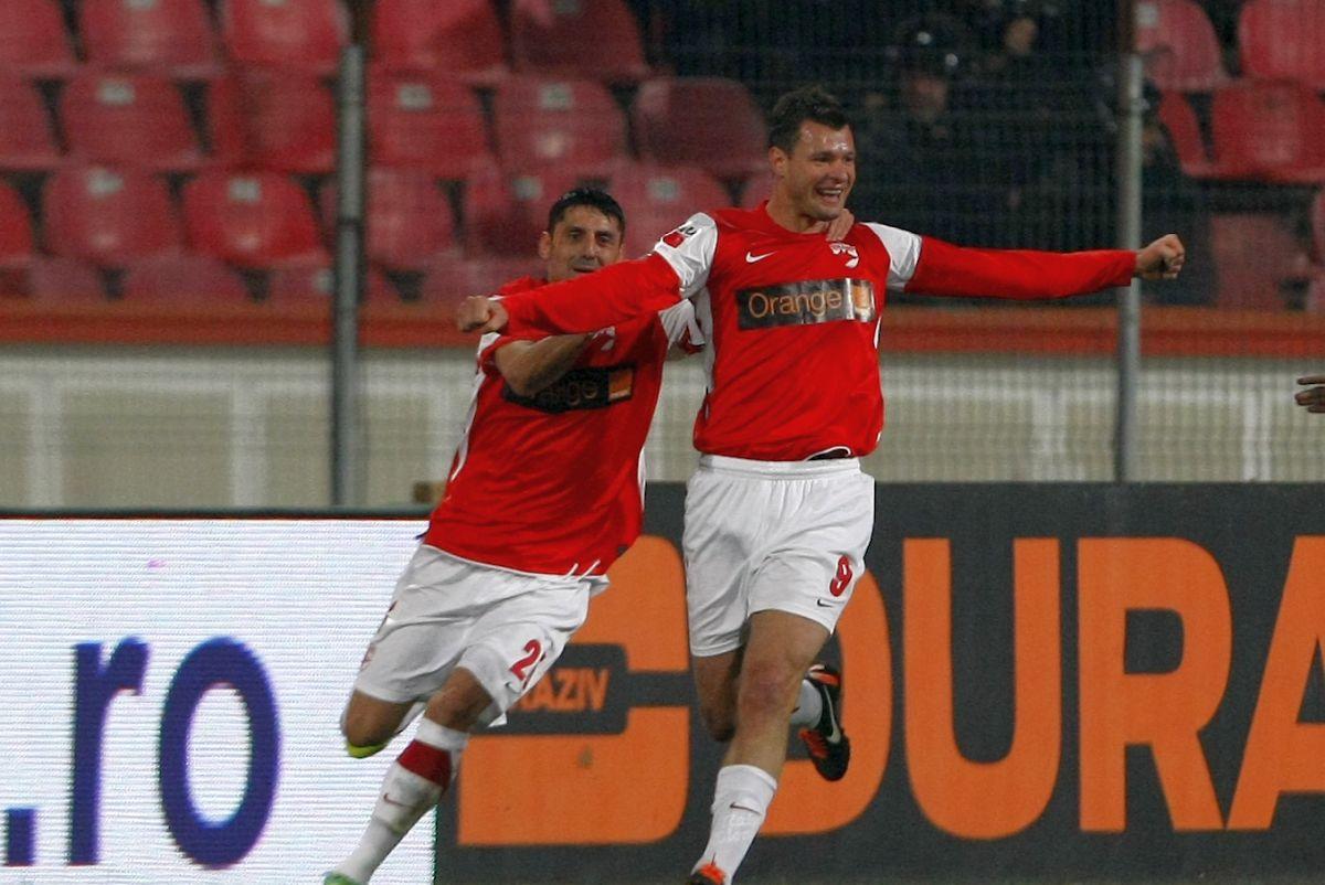 Dinamo în sezonul 2011-2012, ultima oară când roș-albii au iernat pe primul loc