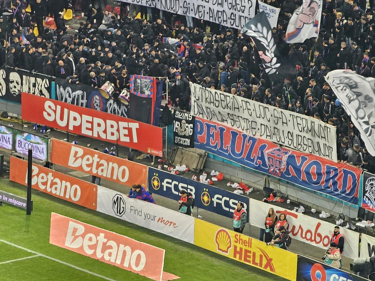 Mesajele apărute în peluze la FCSB - Rapid