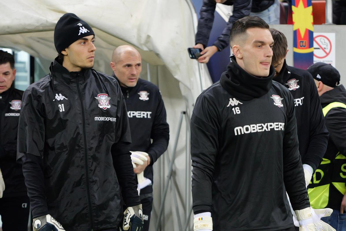 Jucătorii de la FCSB și Rapid, înainte de meciul din etapa #21 / foto: Andrei Furnigă (GSP)