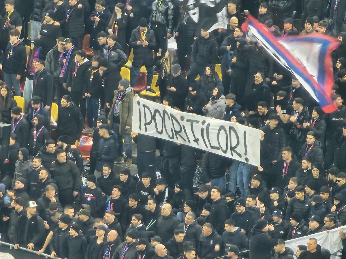 Mesajele apărute în peluze la FCSB - Rapid