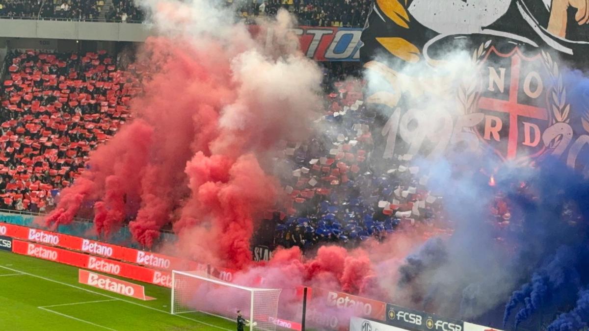 Atmosfera la FCSB - Rapid + Scenografia celor din Peluza Nord a roș-albaștrilor