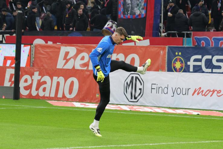 Ștefan Târnovanu, înainte de FCSB și Rapid 2-1 / foto: Andrei Furnigă (GSP)
