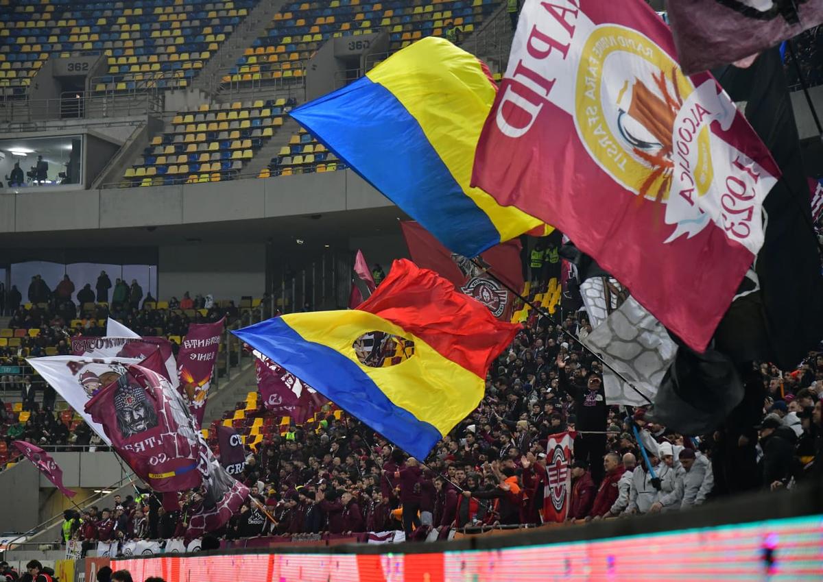 Istvan Kovacs, personajul principal din FCSB - Rapid » Pentru ce a acordat două penalty-uri în 10 minute. Salvat de VAR la o fază