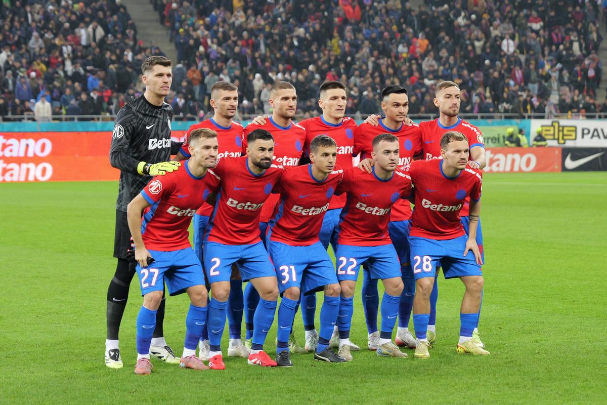 Istvan Kovacs, personajul principal din FCSB - Rapid » Pentru ce a acordat două penalty-uri în 10 minute. Salvat de VAR la o fază