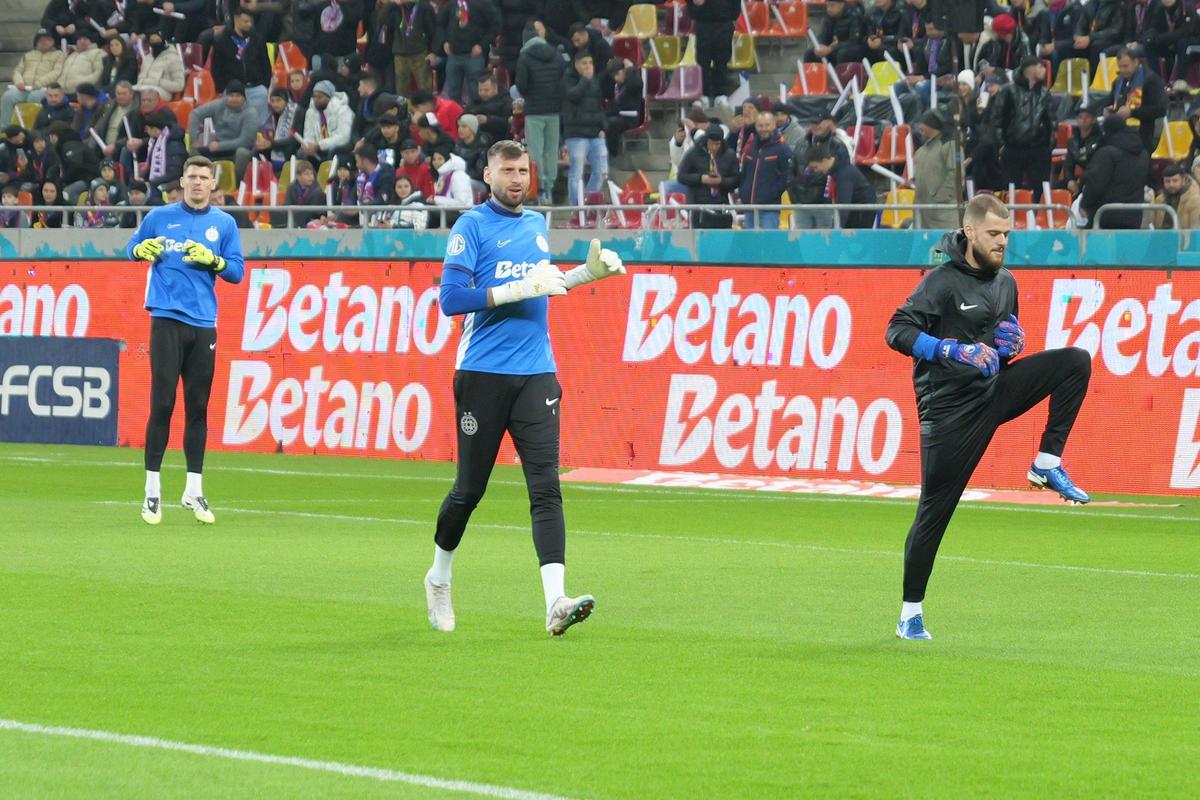 Jucătorii de la FCSB și Rapid, înainte de meciul din etapa #21 / foto: Andrei Furnigă (GSP)