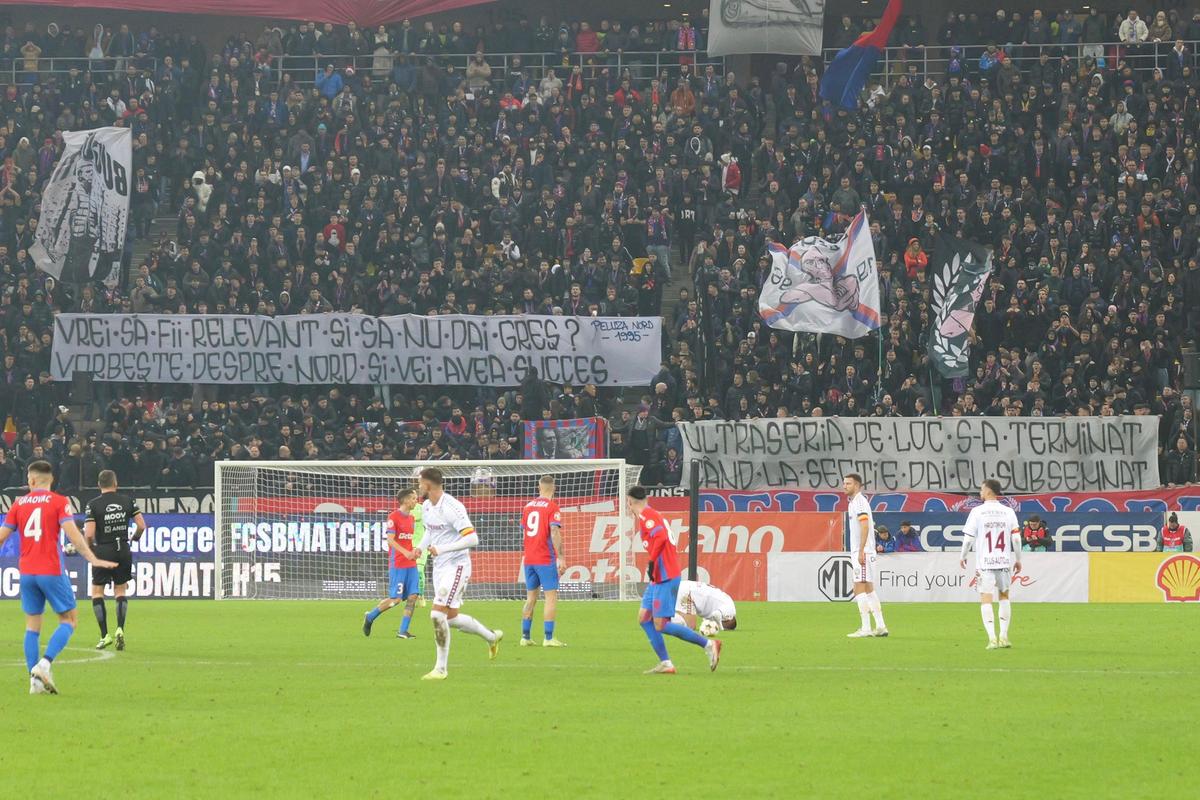 Mesajele apărute în peluze la FCSB - Rapid