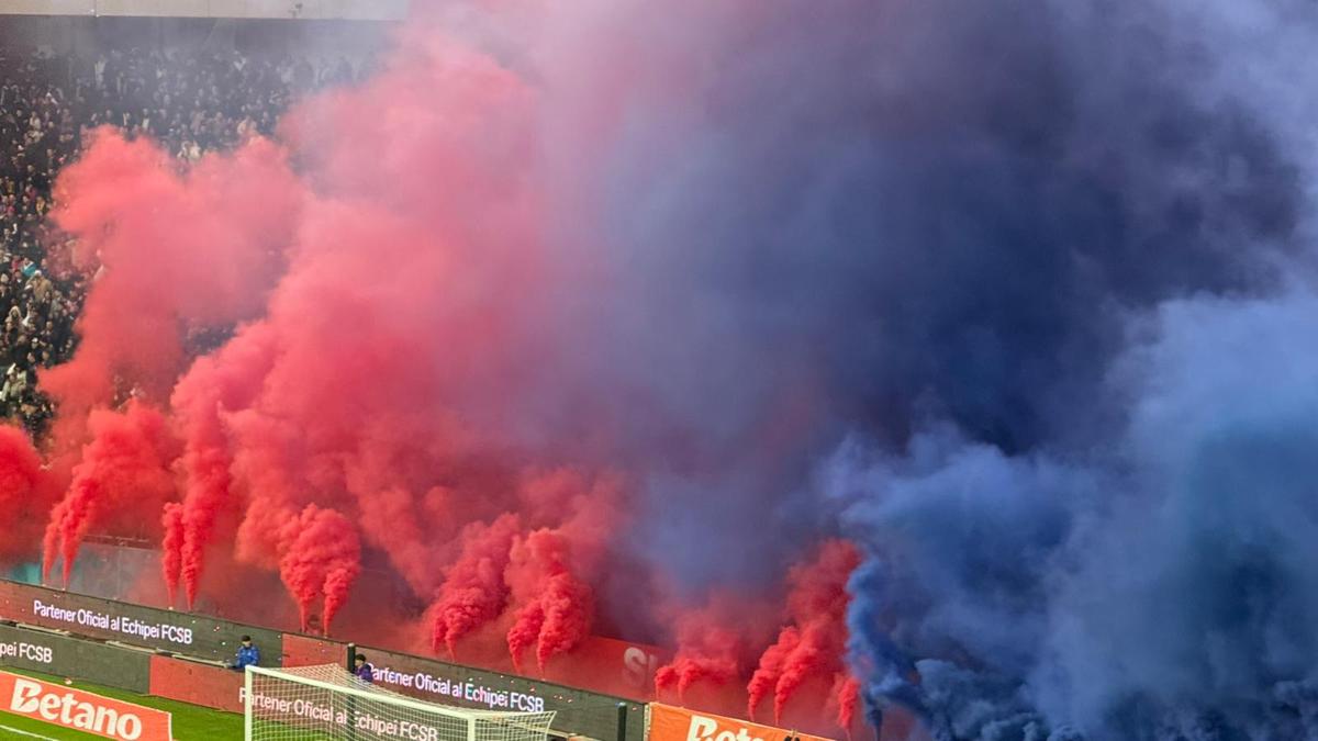 Atmosfera la FCSB - Rapid + Scenografia celor din Peluza Nord a roș-albaștrilor