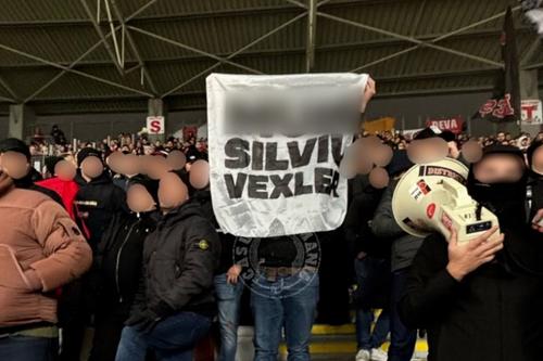 Banner-ul afișat la arad de către Peluza Sud Dinamo / Sursă foto: Instagram@ Casual România
