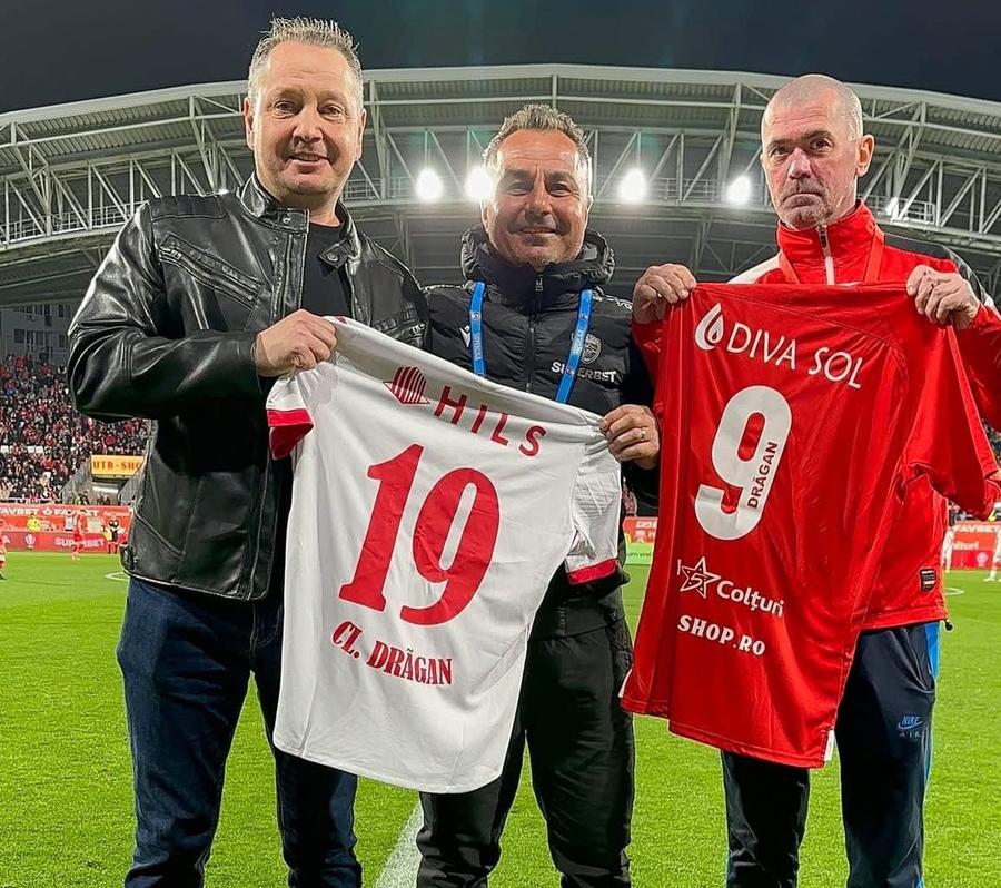La precedentul meci direct jucat la Arad, Claudiu Drăgan a fost omagiat de ambele cluburi / Sursă foto: Facebook „S-a spus că Dinamo a jucat slab...” » Omul cu 7 trofee la „câini” a văzut live meciul cu UTA și are altă părere: „Nu e adevărat!”