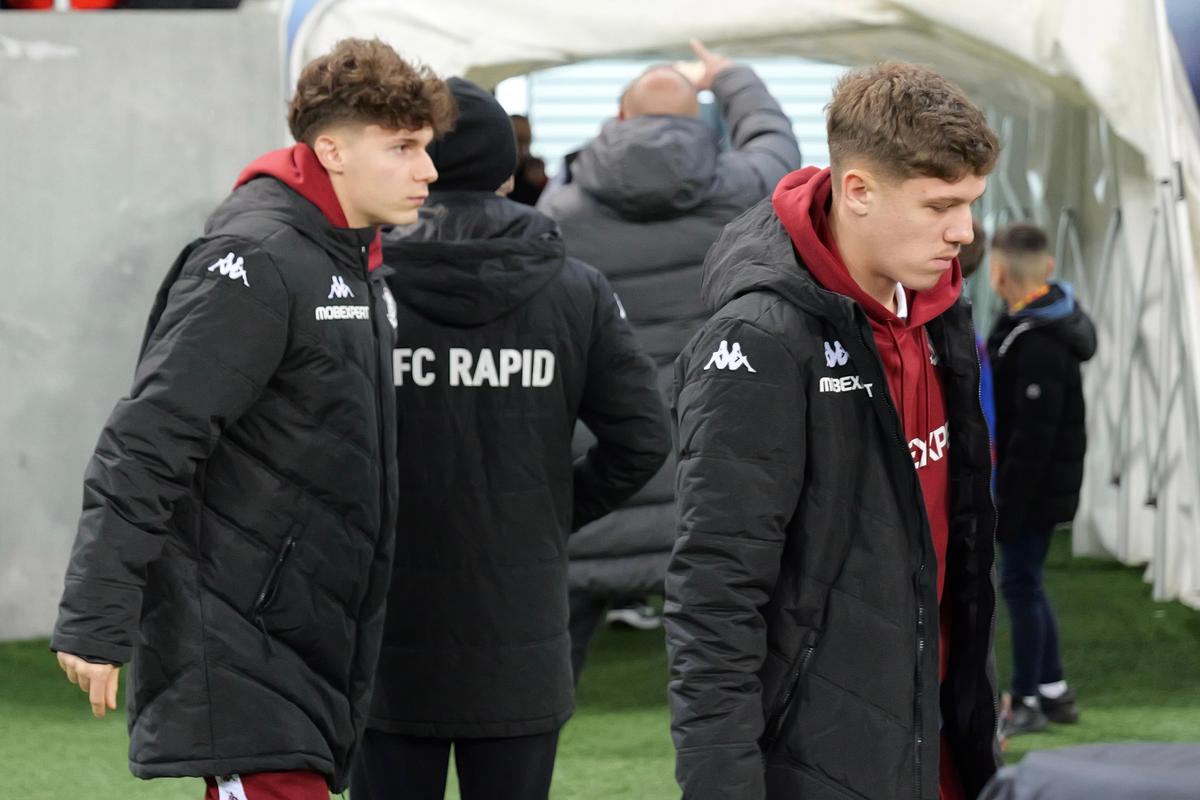 Jucătorii de la FCSB și Rapid, înainte de meciul din etapa #21 / foto: Andrei Furnigă (GSP)