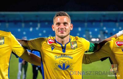 Dinamo îl aduce în probe pe Kristian Kostrna! Cine e fundașul trecut pe la Wolverhampton