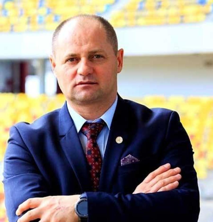 Revoltă și acuze de răzbunare politică: „Au distrus futsalul, handbalul, urmează fotbalul”. AJF evacuat și lăsat fără curent!