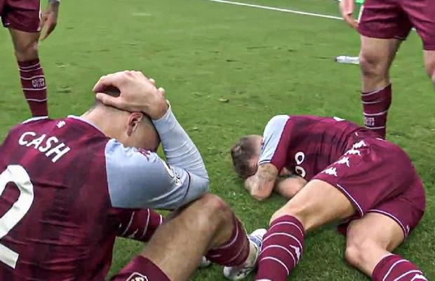 Momente inedite în Premier League: doi fotbaliști au simulat că au fost loviți de fani + Gerrard a scos limba la rivalii de la Everton