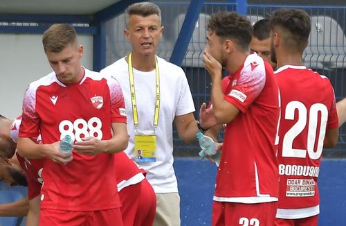 Ovidiu Burcă, în alb, cu Vali Lazăr, în dreapta - cu mâna la gură, pe vremea când era la Dinamo, foto: Imago