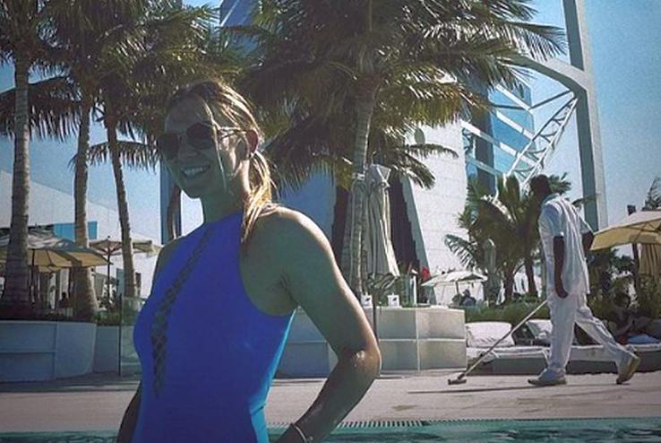Simona Halep, la piscină, în Dubai / Sursă foto: InstaStory Simona Halep