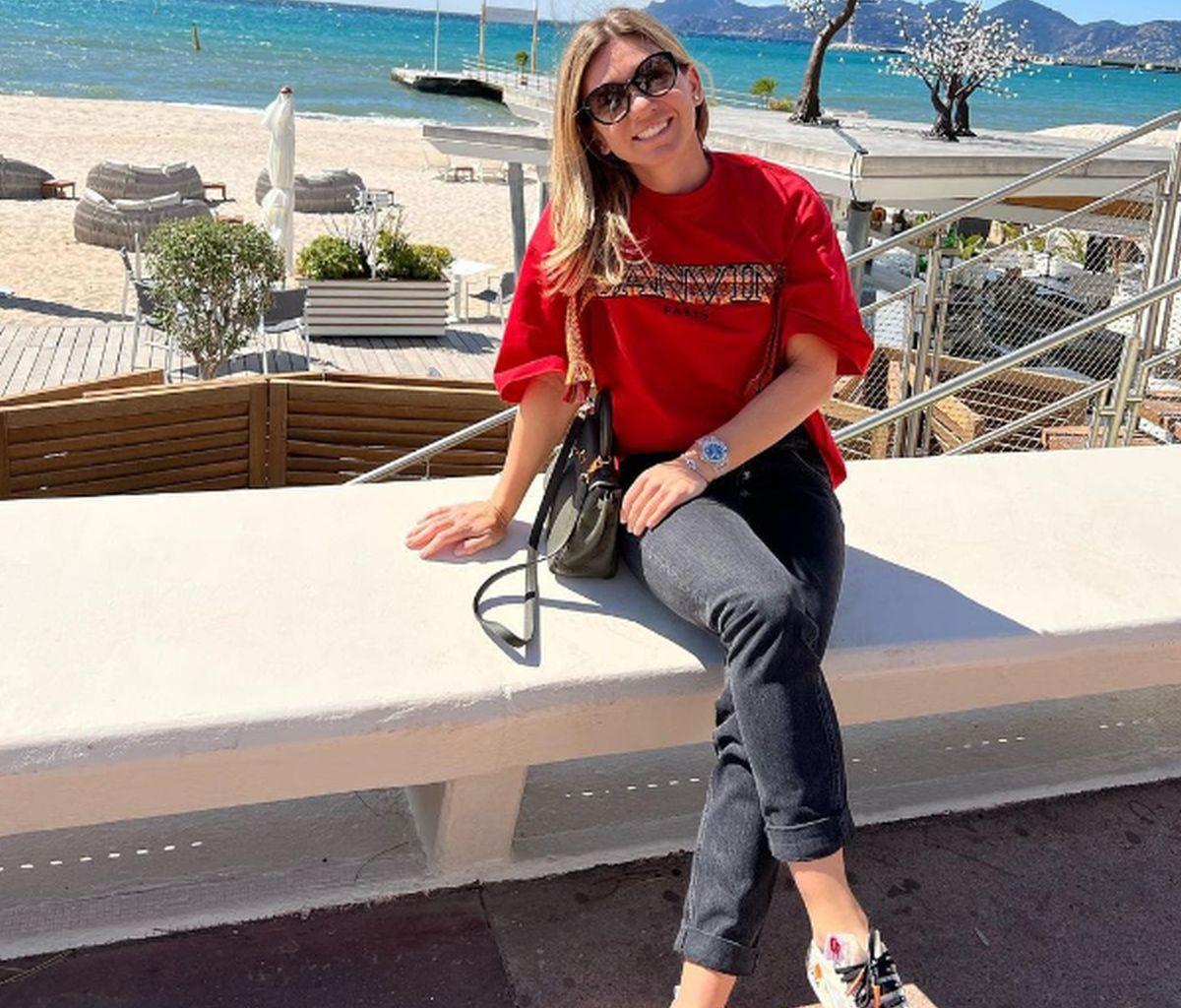 Simona Halep s-a pozat la piscină, în Dubai » Imagini din vacanța fostului lider mondial