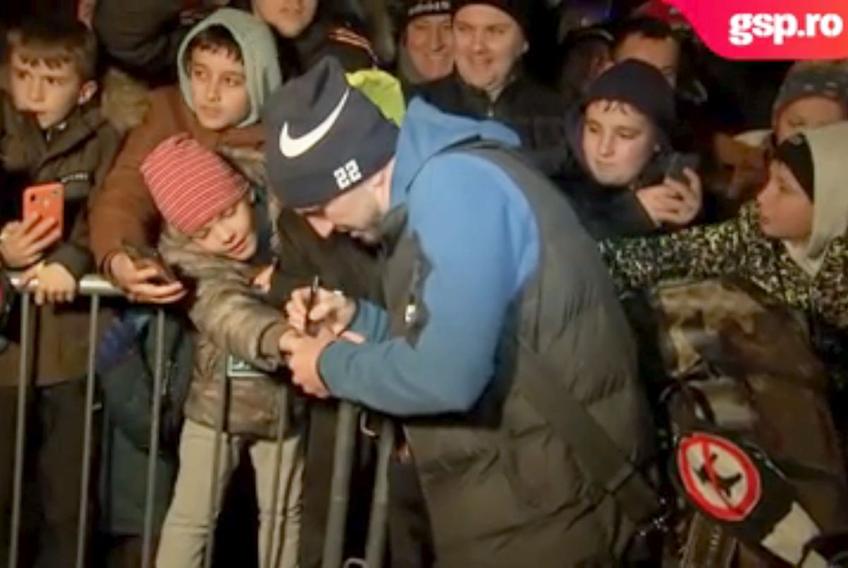 Deian Sorescu a purtat acea eșarfă în momentul interacțiunii cu fanii