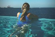 Simona Halep s-a pozat la piscină, în Dubai » Imagini din vacanța fostului lider mondial