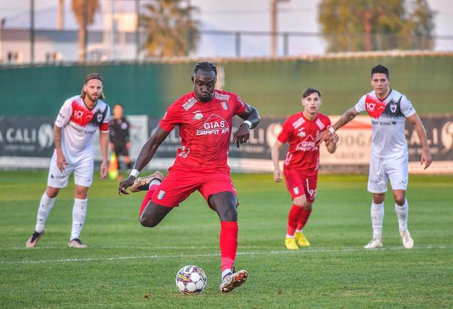 Cooper (1,91 metri) a sosit vara trecută la Chindia și vrea să impresioneze pentru a urca în carieră, după ce a plecat din liga a patra italiană Atacantul din Liga 1 lăudat de Gică Hagi se prezintă într-un interviu pentru GSP: „Sunt un mix africano-italian” » Ce nu-i place în România: „Asta mă omoară”