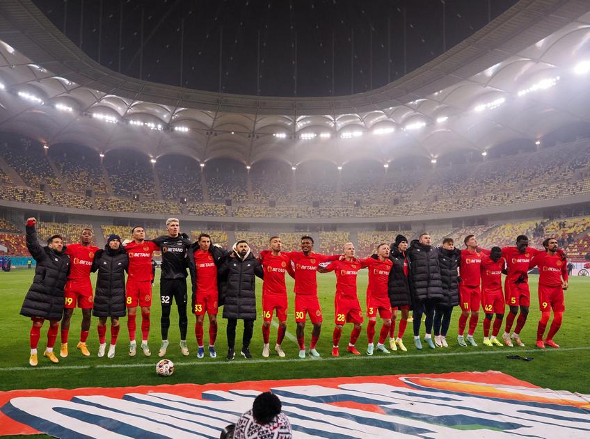 FCSB a învins-o pe UTA, scor 4-0, în epilogul rundei cu numărul 22 din Superligă. Galeria liderului a sărbătorit alături de fotbaliști victoria.
