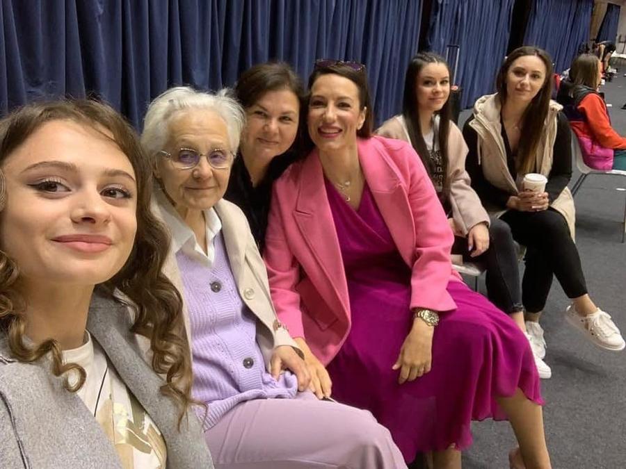 Răspunsul Irinei Deleanu pe pagina de Facebook a Gazetei Sporturilor După ce GSP a scos la iveală mărturiile gimnastelor abuzate, președinta Irina Deleanu a reacționat pe Facebook-ul Gazetei, cu 3 poze și un videoclip