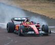 Lewis Hamilton, pentru prima dată la volanul unui Ferrari! Imagini spectaculoase: s-au urcat pe deal și au scos binoclurile pentru a urmări un debut istoric