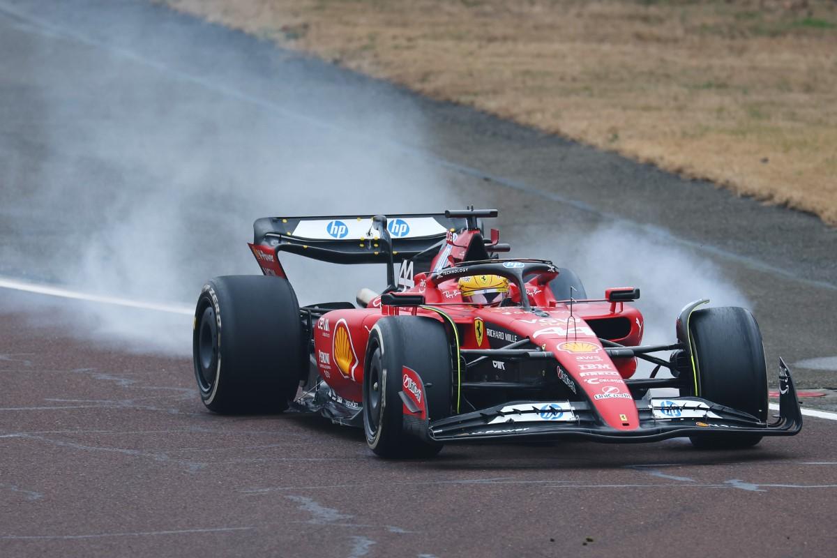Lewis Hamilton, pentru prima dată la volanul unui monopost Ferrari!