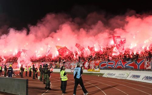 Fanii celor de la Steaua Roșie Belgrad // Foto: Imago