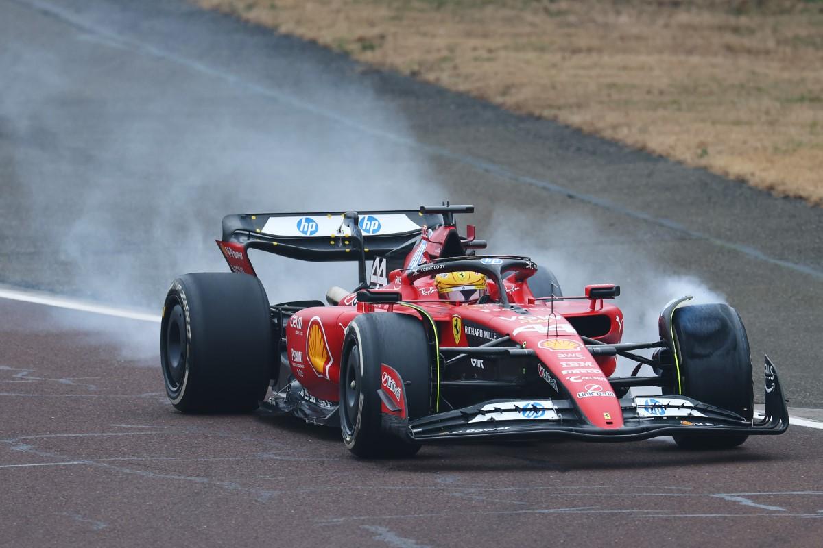 Lewis Hamilton, pentru prima dată la volanul unui monopost Ferrari!