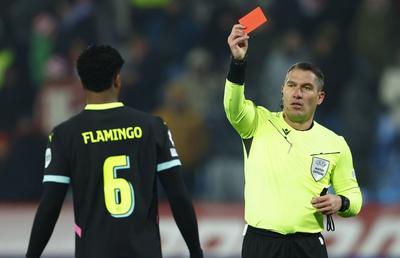Critici pentru Istvan Kovacs, după meciul arbitrat aseară în Liga Campionilor: „Cred că nu se simțea bine”