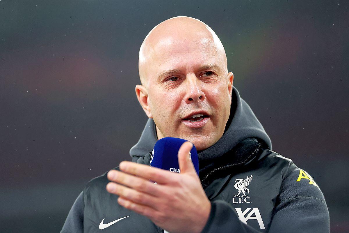 Moment curios la Liverpool » Arne Slot și-a început conferința lăudând arbitrul care a stârnit un imens scandal în Benfica - Barcelona: „De când lucrez în fotbal...”