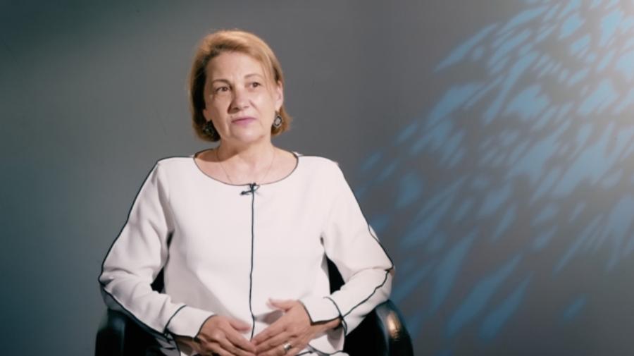 Georgeta Gabor a trecut și ea prin iadul bătăilor încasate la lot din partea lui Bela și Marta Karolyi 10 mituri despre Nadia Comăneci și soții Karolyi: adevăr și ficțiune la 50 de ani de la primul 10 » Omul șters din istorie și misterul bătăilor din sala de antrenament
