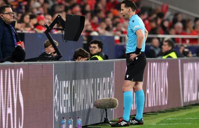 „Furtul anului! Se vedea și de altă planetă” » Toată lumea acuză, după tragicomedia antologică din Benfica - Barcelona