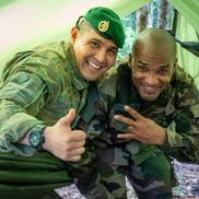 Florent Malouda, antrenându-se în poligon în uniforma armatei din Guyana Franceză / Foto: Instagram fmalouda