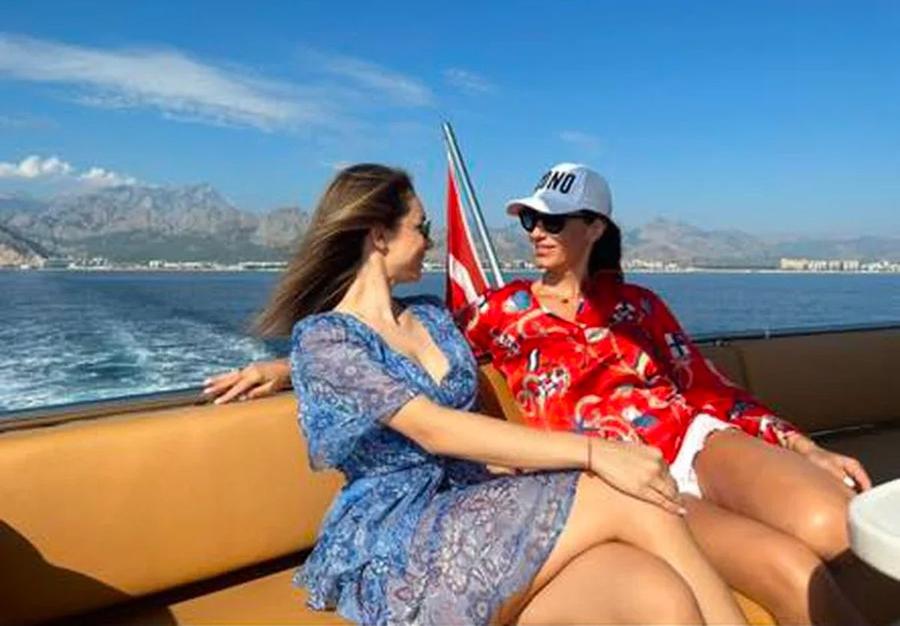 Irina Deleanu și Cristina Piscupescu După ce GSP a scos la iveală mărturiile gimnastelor abuzate, președinta Irina Deleanu a reacționat pe Facebook-ul Gazetei, cu 3 poze și un videoclip