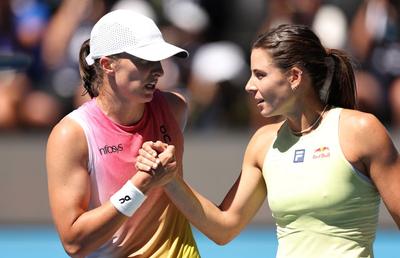 Controversă în victoria Igăi Swiatek din „sferturile” Australian Open » „Nu știu dacă ea știa sau nu, regulile ar trebui schimbate”