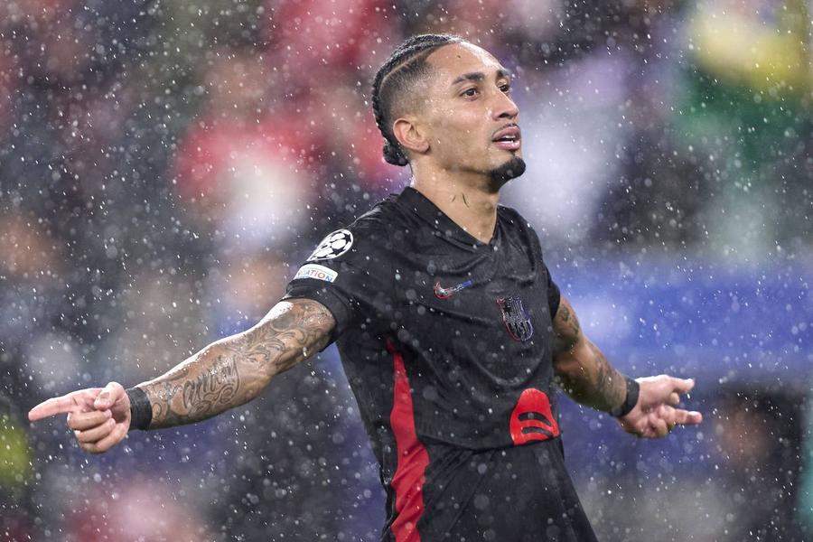 Raphinha a făcut scandal la Barcelona - Alaves » Brazilianul l-a înjurat pe arbitru: „Sunteți toți niște..”