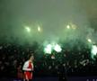 Show pirotehnic în Liga Campionilor! » Meciul a fost întrerupt din cauza fumului care a pus stăpânire pe arenă