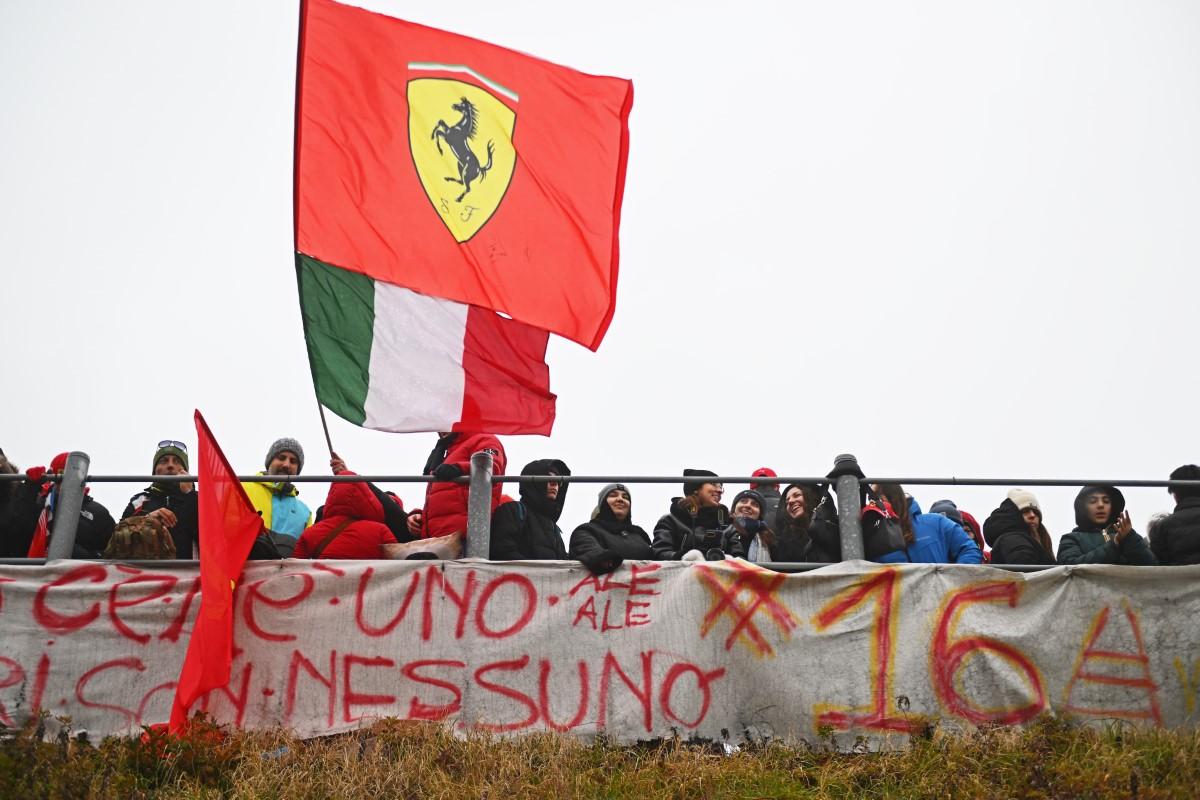 Lewis Hamilton, pentru prima dată la volanul unui monopost Ferrari!