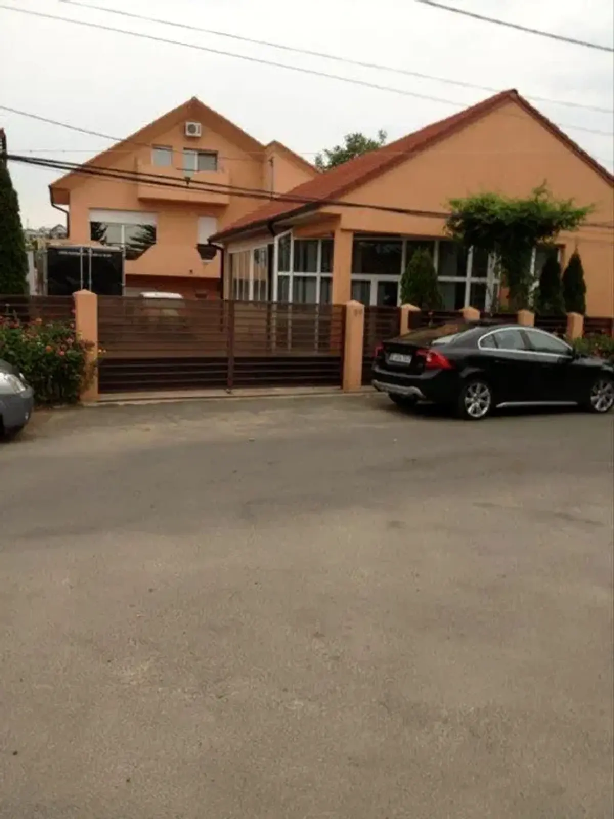 Cum arată vila de 800.000 de euro a lui Titi Aur. Foto: OLX.ro