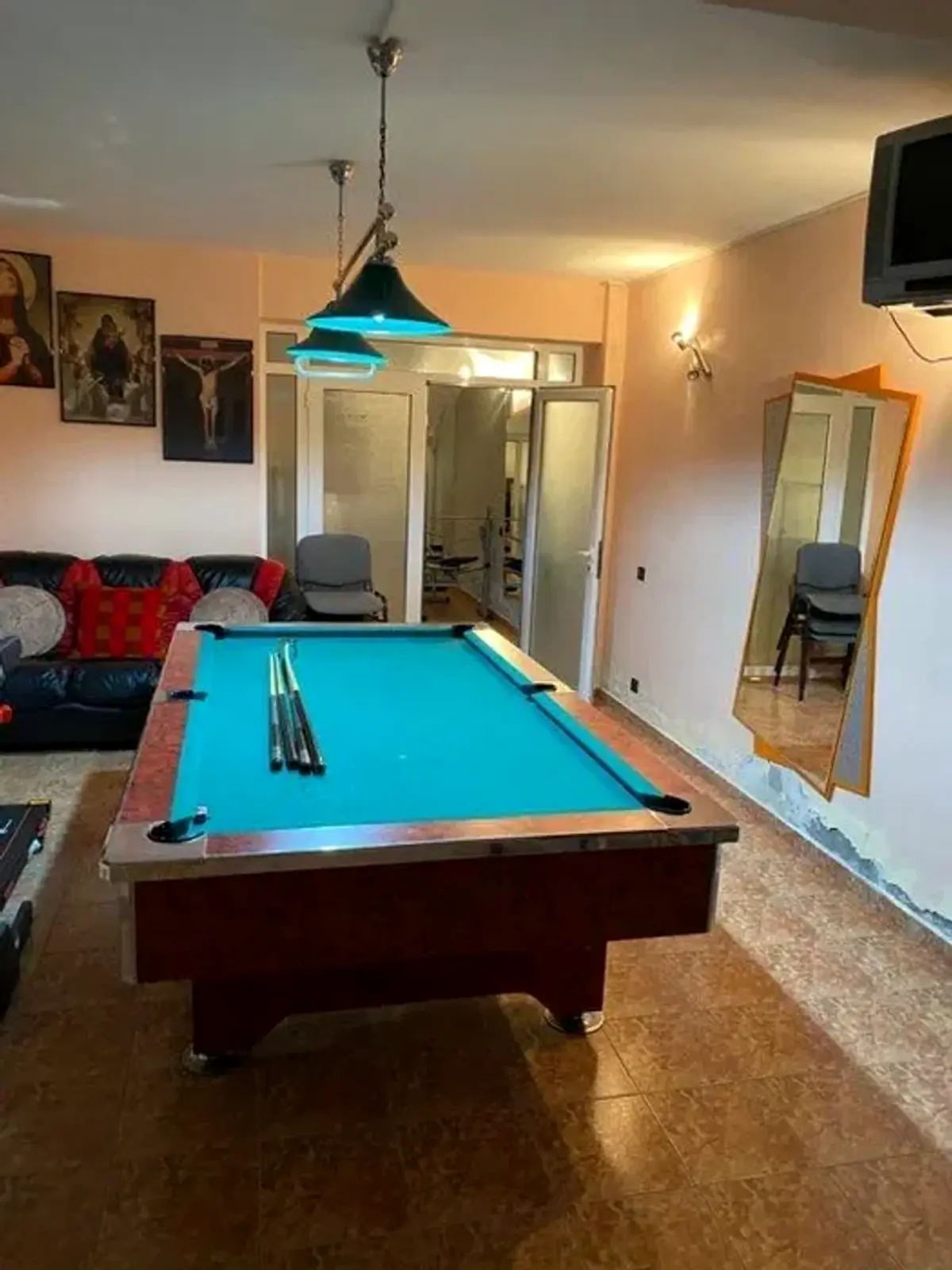 Titi Aur și-a scos la vânzare vila de 800.000 de euro: „5 dormitoare, piscină acoperită, saună, grădină” » În ce oraș din România se află