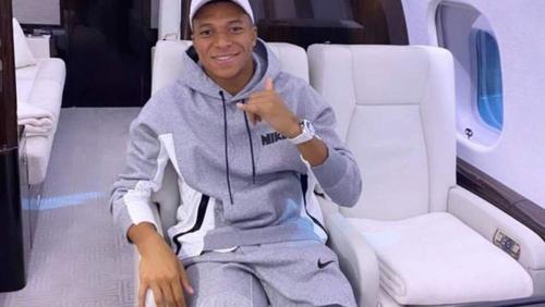Kylian Mbappe, la bordul avionului său privat