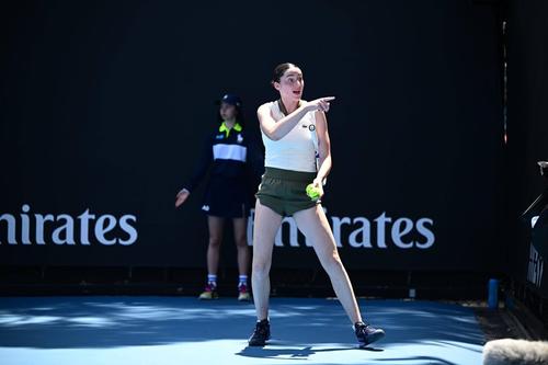 Elsa Jacquemot s-a certat pe teren cu antrenorul, la Australian Open / Foto: Imago Images