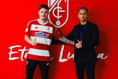Xavi Estacio, în tricoul Granadei