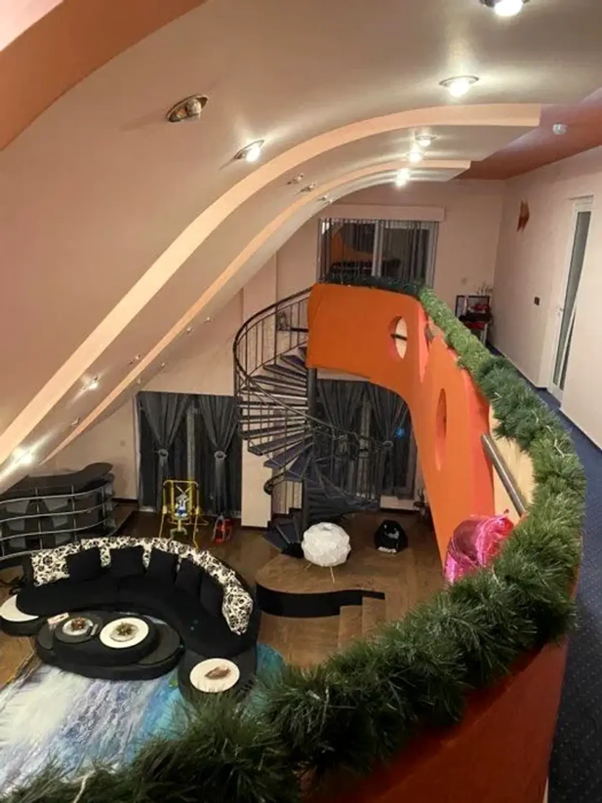 Titi Aur și-a scos la vânzare vila de 800.000 de euro: „5 dormitoare, piscină acoperită, saună, grădină” » În ce oraș din România se află